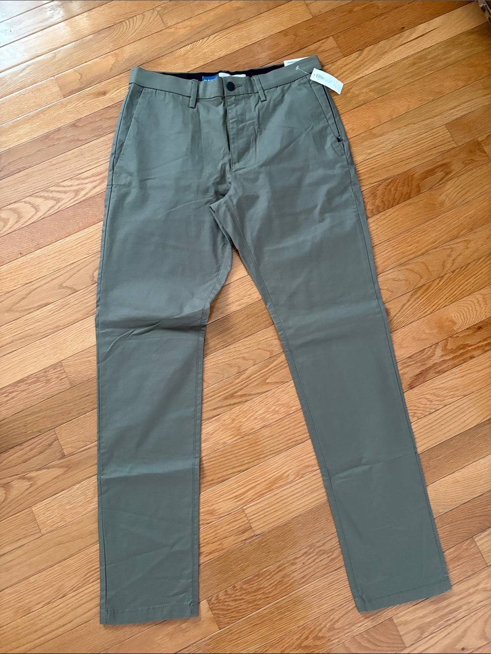 Old Navy Men's Olive Green Chino Pants